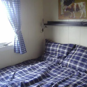 Your Cozy Waggon At The Cows' Paradise Couette-café